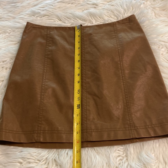 Free People Skirt size 10 color tan excellent condition length 17” waist 30” - Picture 6 of 8